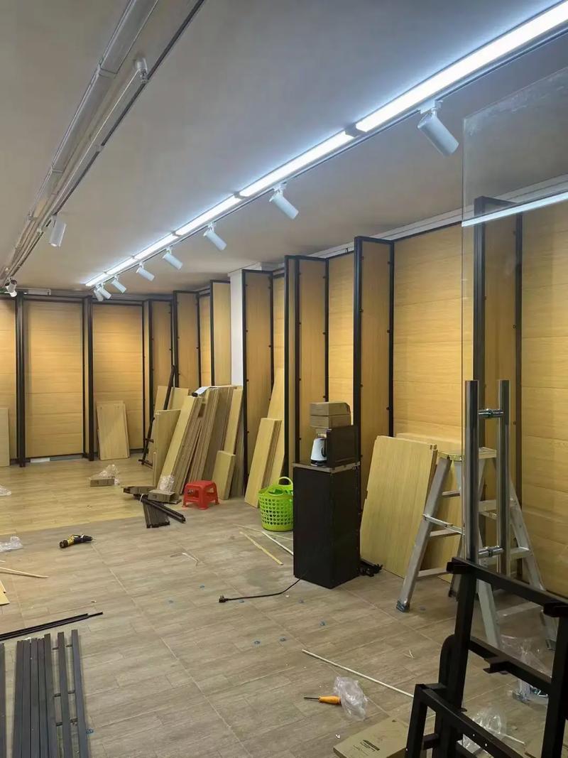 貨架工廠的設(shè)計(jì)美學(xué) 店鋪展示柜與空間敘事